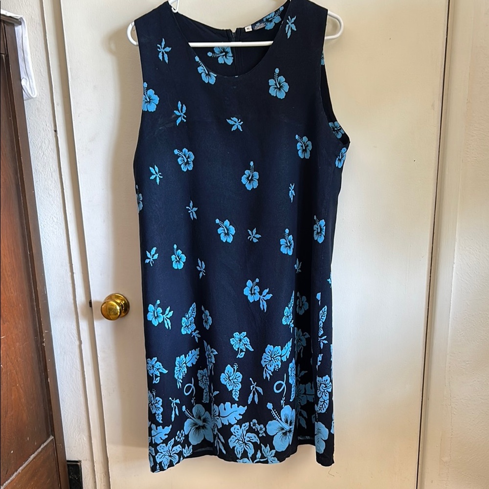 Hibiscus Floral Blue Sleeveless Dress in size XL